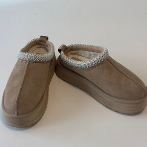UGG Tan Women's Slippers Tazz II